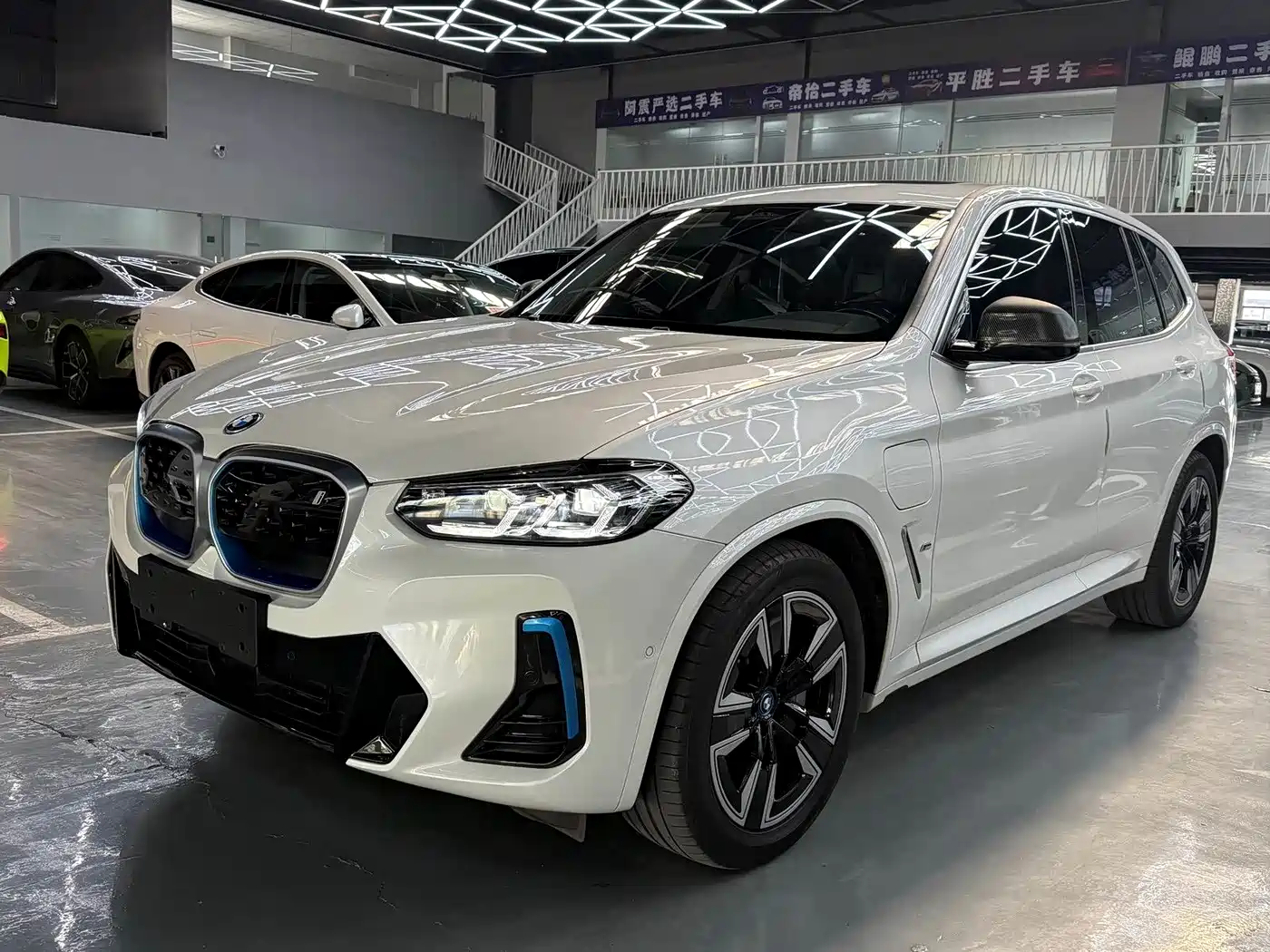 BMW iX3 2022 Leading Edition
