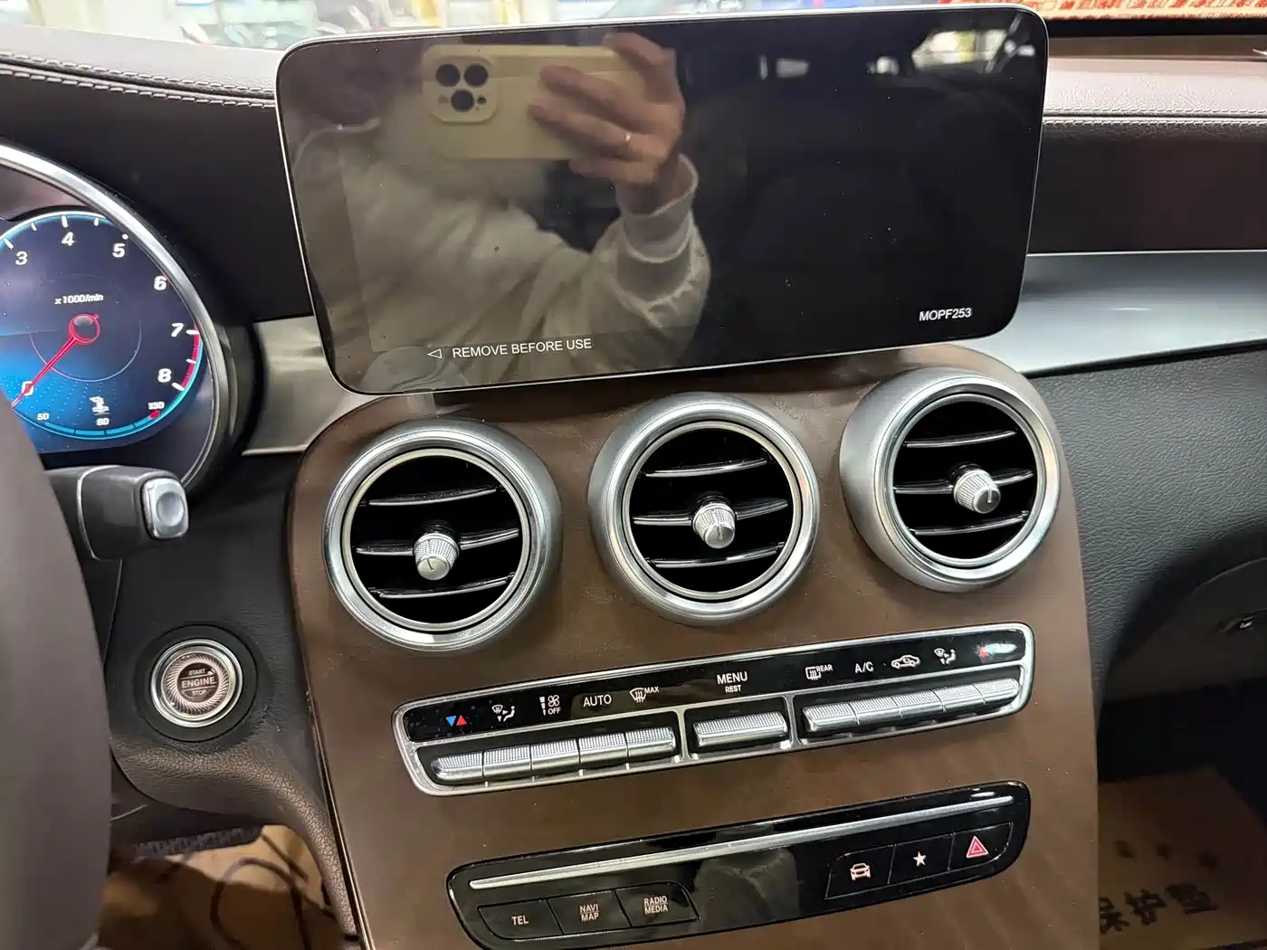Mercedes-Benz GLC 2023 GLC 300 L 4MATIC Sport 5-Seater фото 7