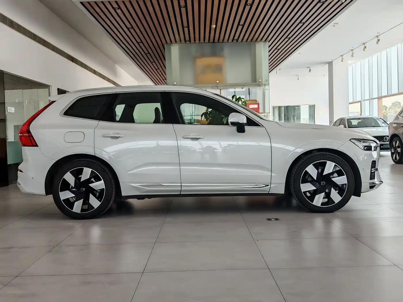VOLVO XC60 PLUG IN HYBRID