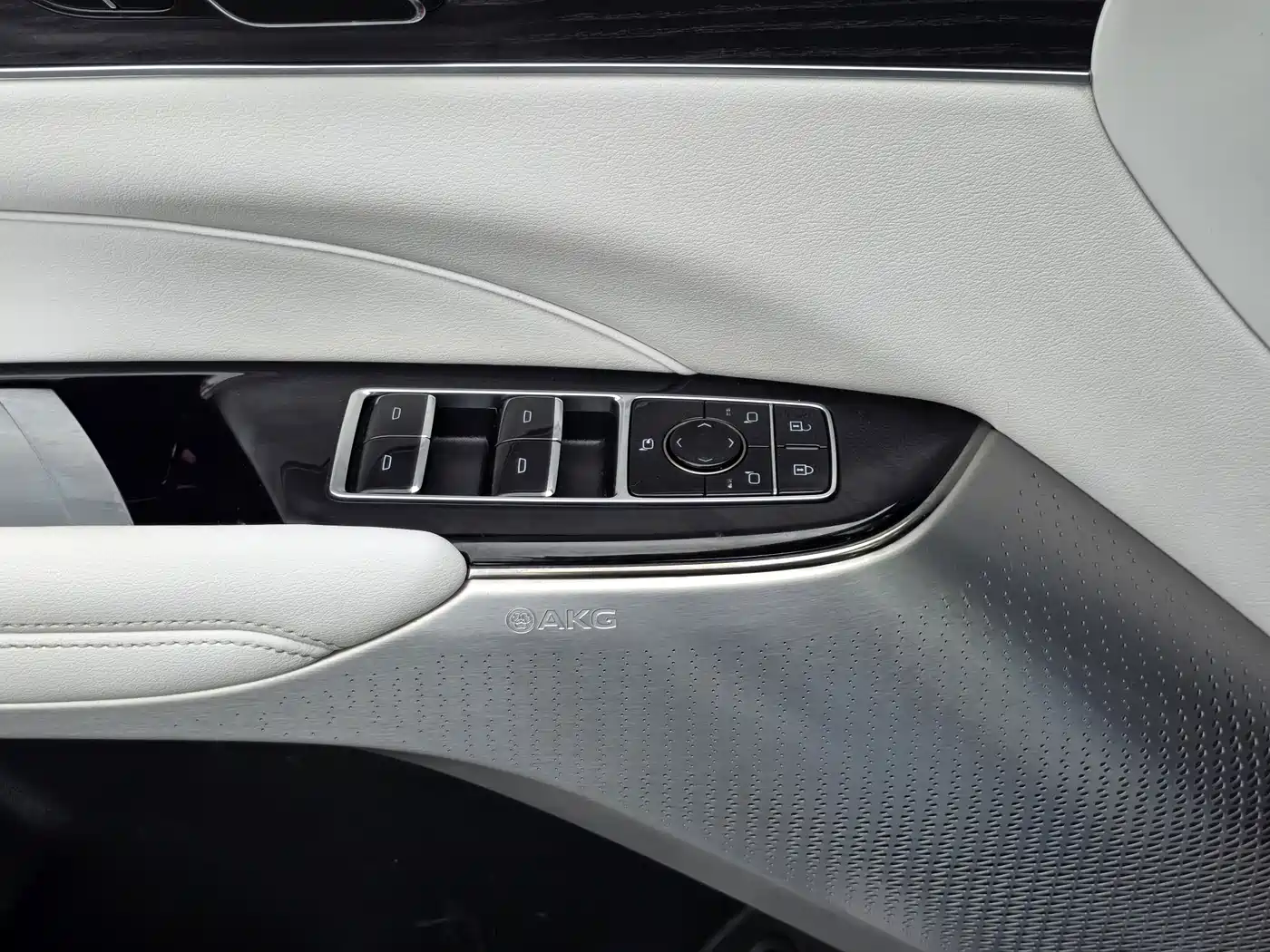 Cadillac IQ Rui Ge 2022 RWD Long Range Luxury Edition фото 18