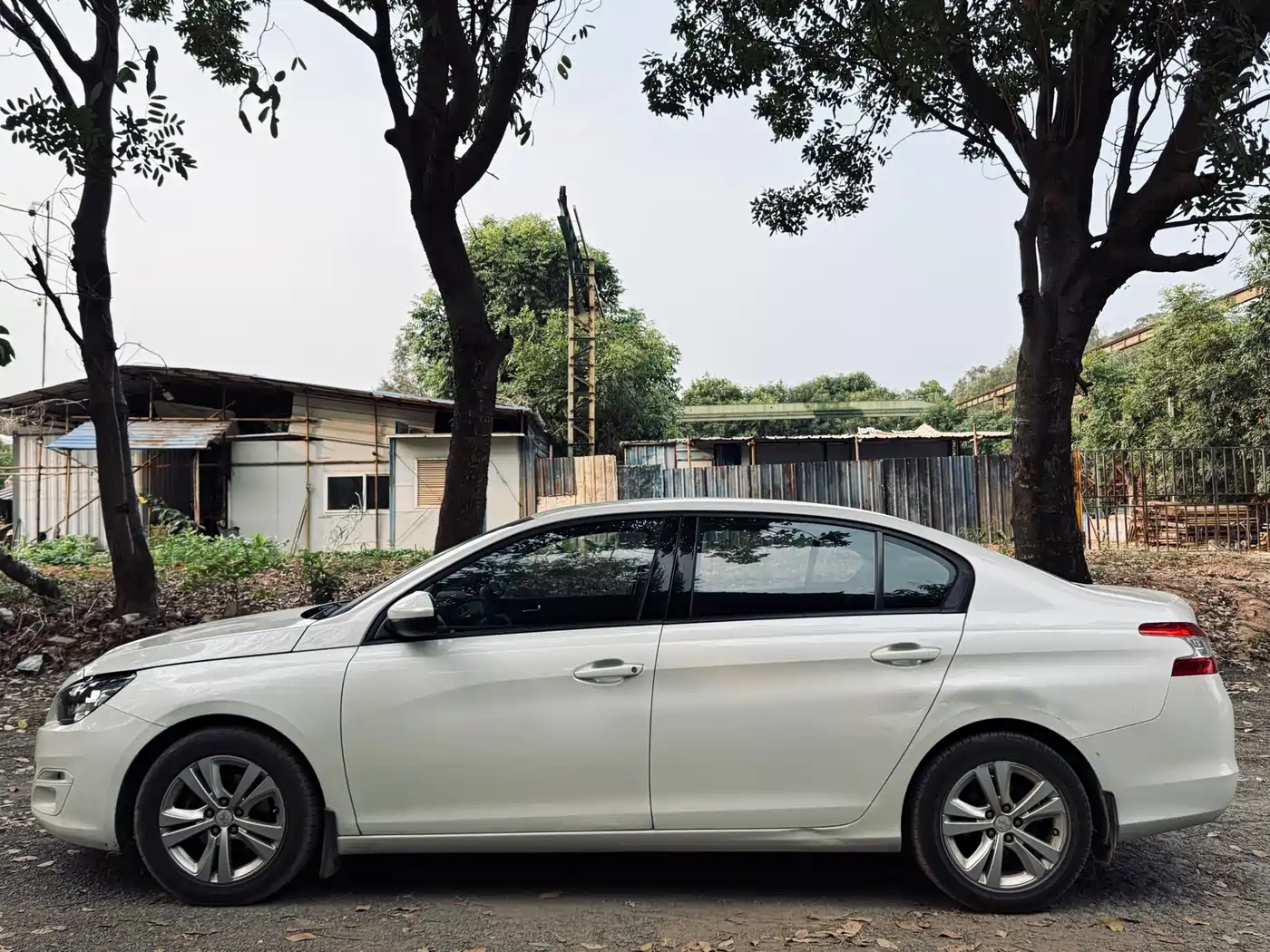 Peugeot 408 2014 1.8L Automatic Leading Edition фото 8