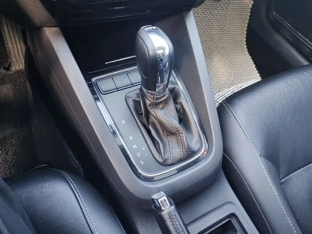 Volkswagen Sagitar 2015 230TSI Automatic Comfort фото 10