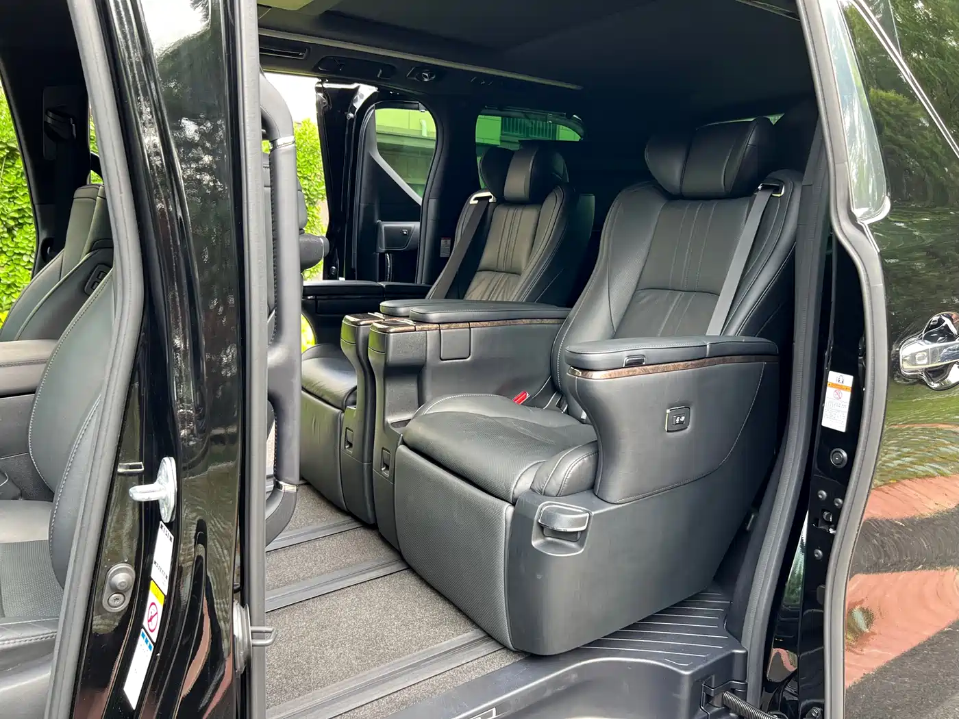 Toyota Alphard 2020 Hybrid 2.5L Premium Edition фото 5