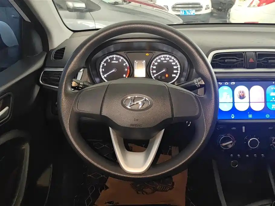 Hyundai Verna 2017 1.4L Manual Renewal Edition China VI фото 15