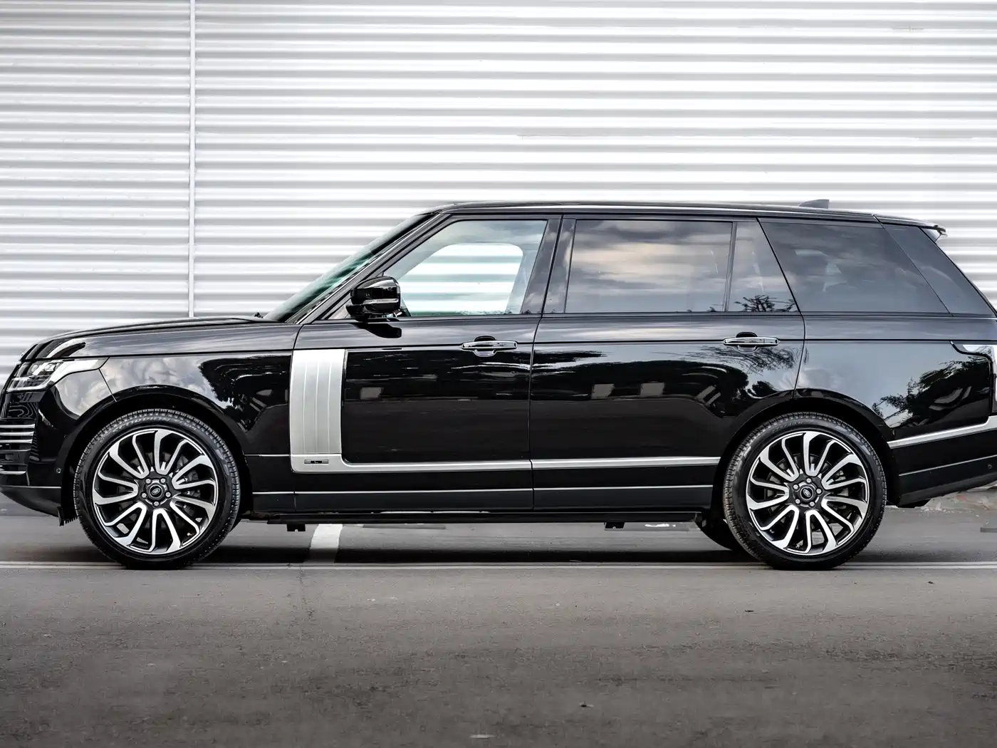 Land Rover Range Rover 2020 3.0 L6 Supreme Creation Extended Version фото 2