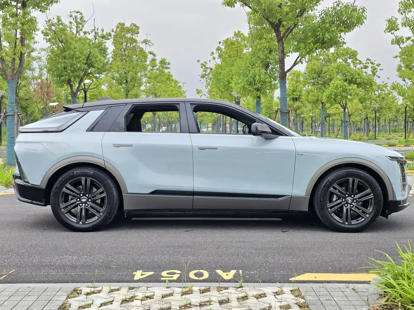 Cadillac IQ Rui Ge 2022 RWD Long Range Luxury Edition фото 8