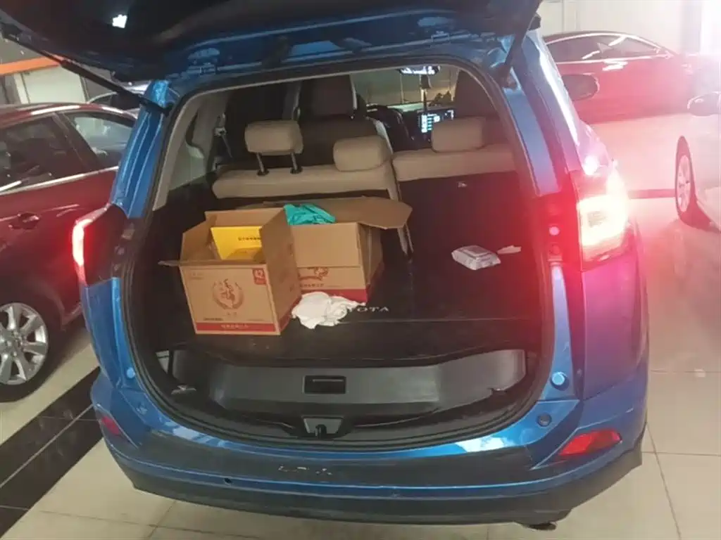 Toyota RAV4 Rongfang 2016 2.0L CVT 2WD Trend (China V) фото 19