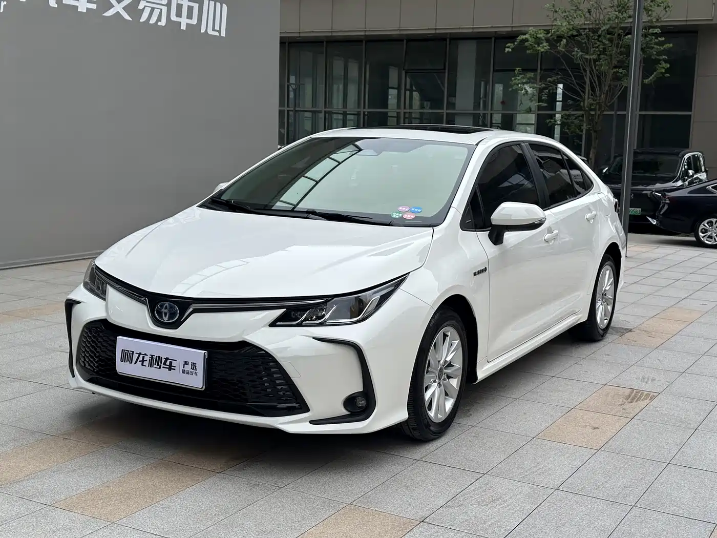 Toyota Corolla 2023 1.8L Smart Hybrid Dual Engine Elite Edition фото 2