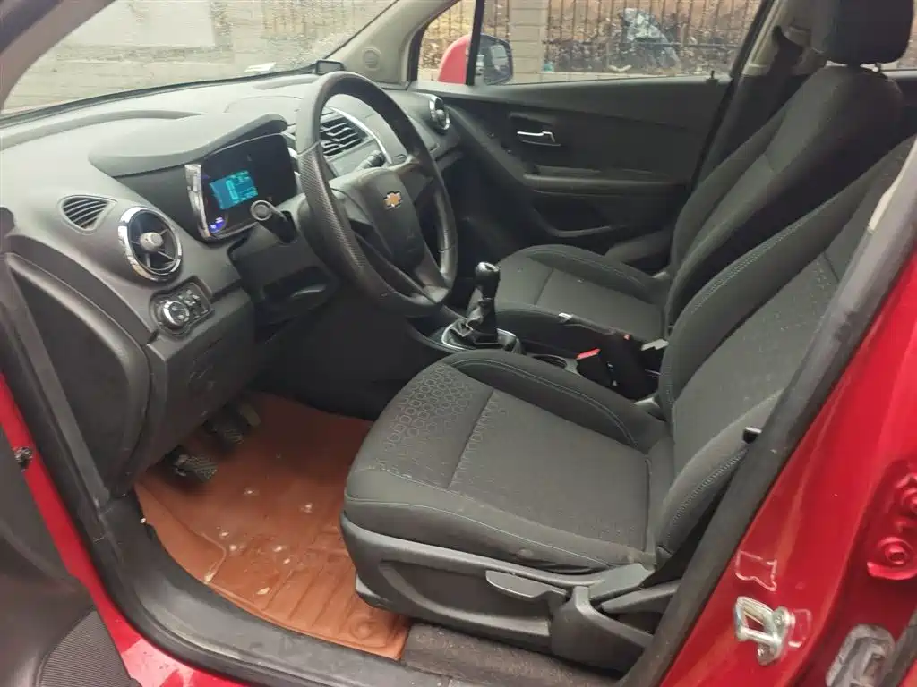 Chevrolet Trax 2016 1.4T Manual 2WD Comfort Sunroof Edition фото 17