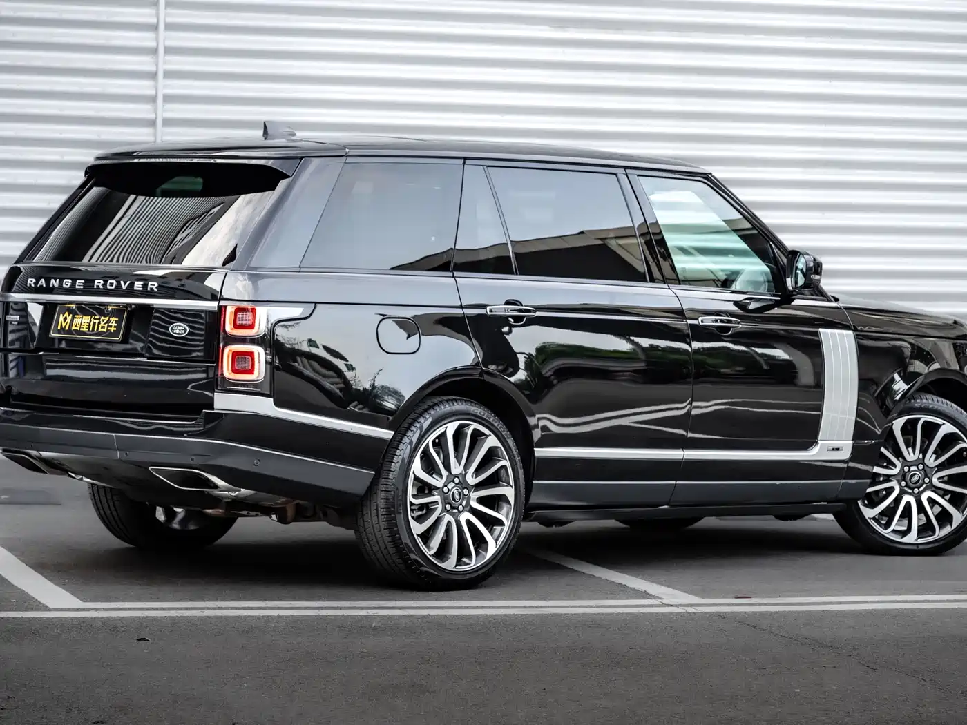 Land Rover Range Rover 2020 3.0 L6 Supreme Creation Extended Version фото 4