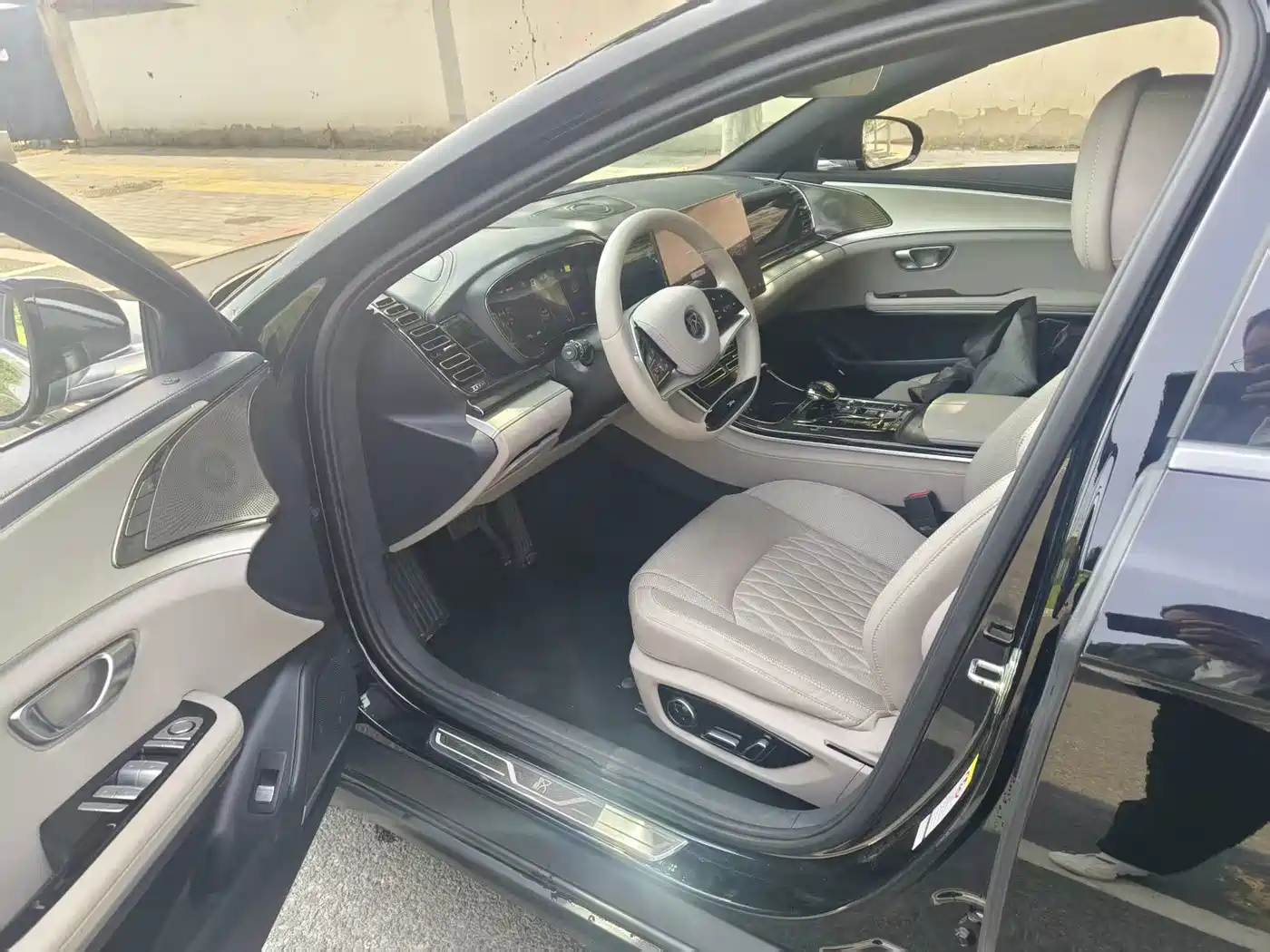 BYD Han 2025 DM-i 125KM Premium фото 10