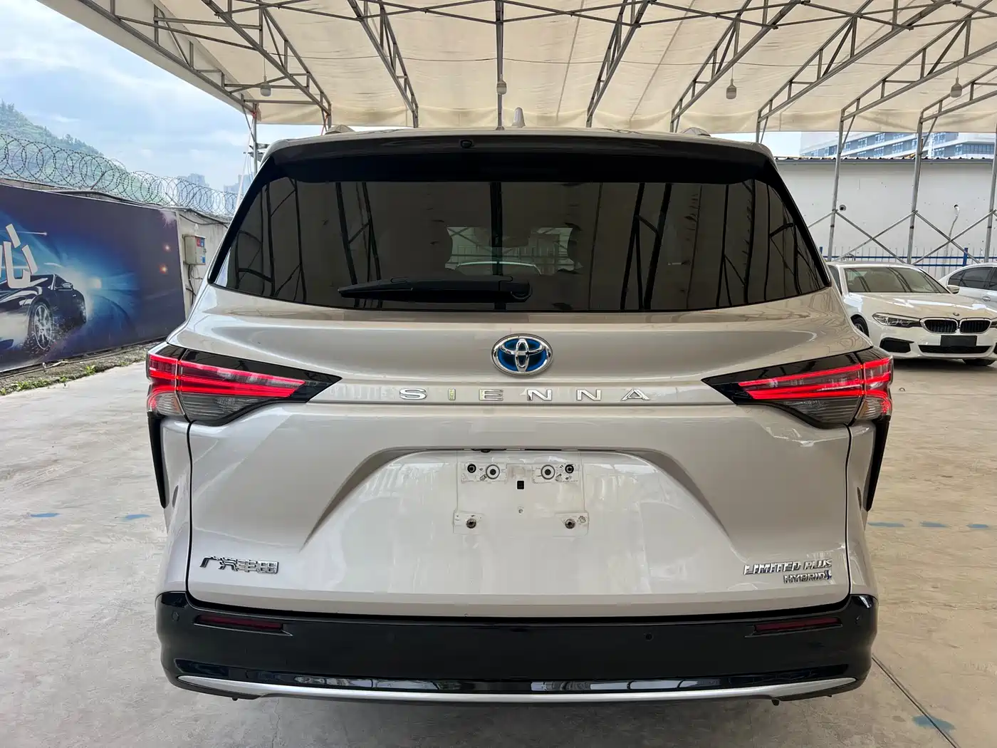 Toyota Sienna 2021 2.5L Hybrid Premium Edition фото 8