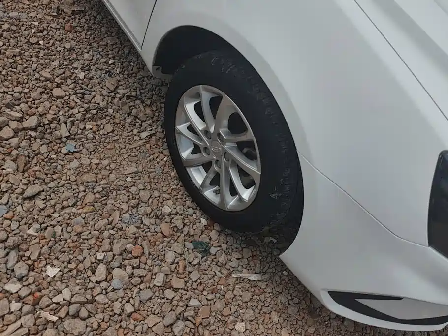Фото 6 - Geely Emgrand