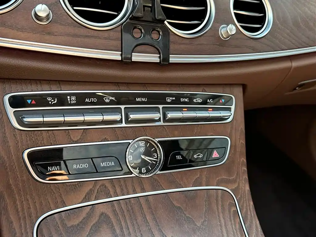 Mercedes-Benz E-Class 2020 E 300 L Fashion фото 18