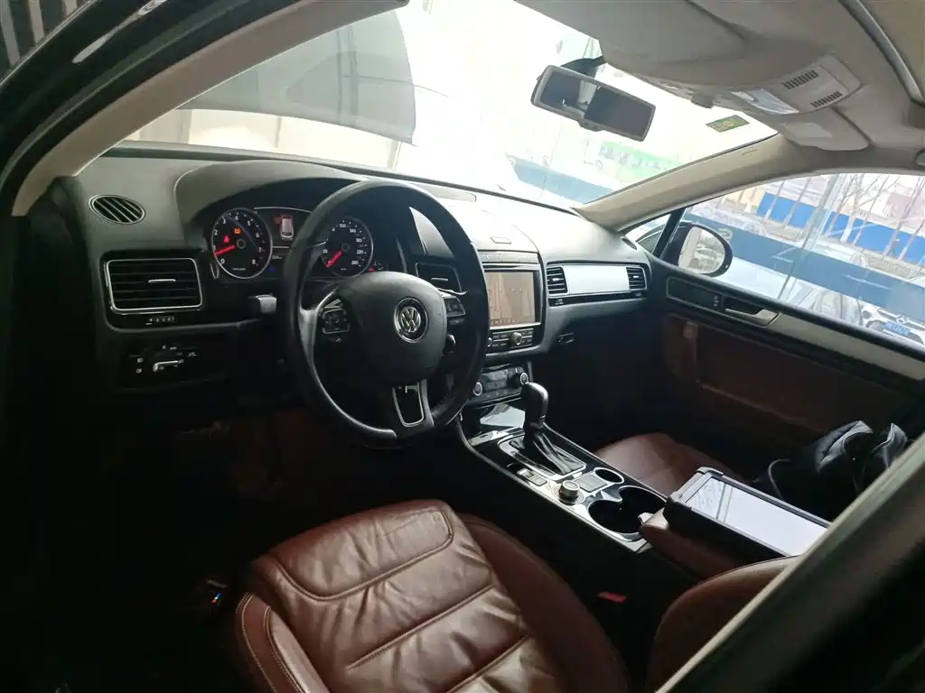Volkswagen Touareg 2016 3.0TSI Glamour Edition фото 10