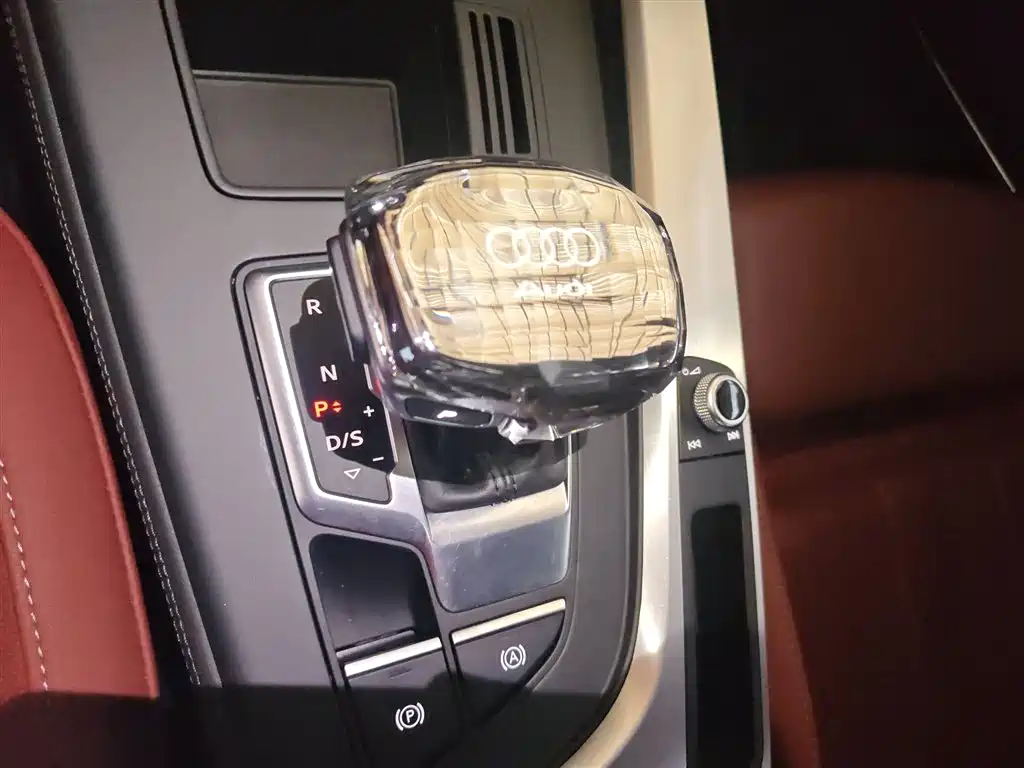 Audi A4L 2021 40 TFSI Premium Life Edition фото 11
