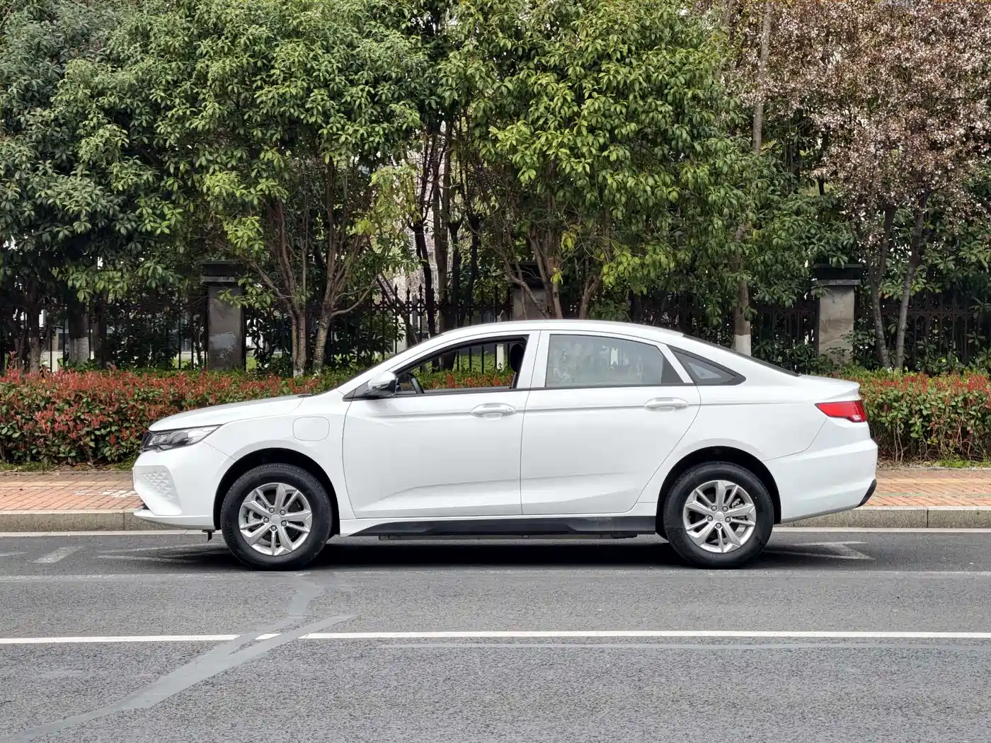 GEELY AUTOMOBILE EMGRAND NEW ENERGY