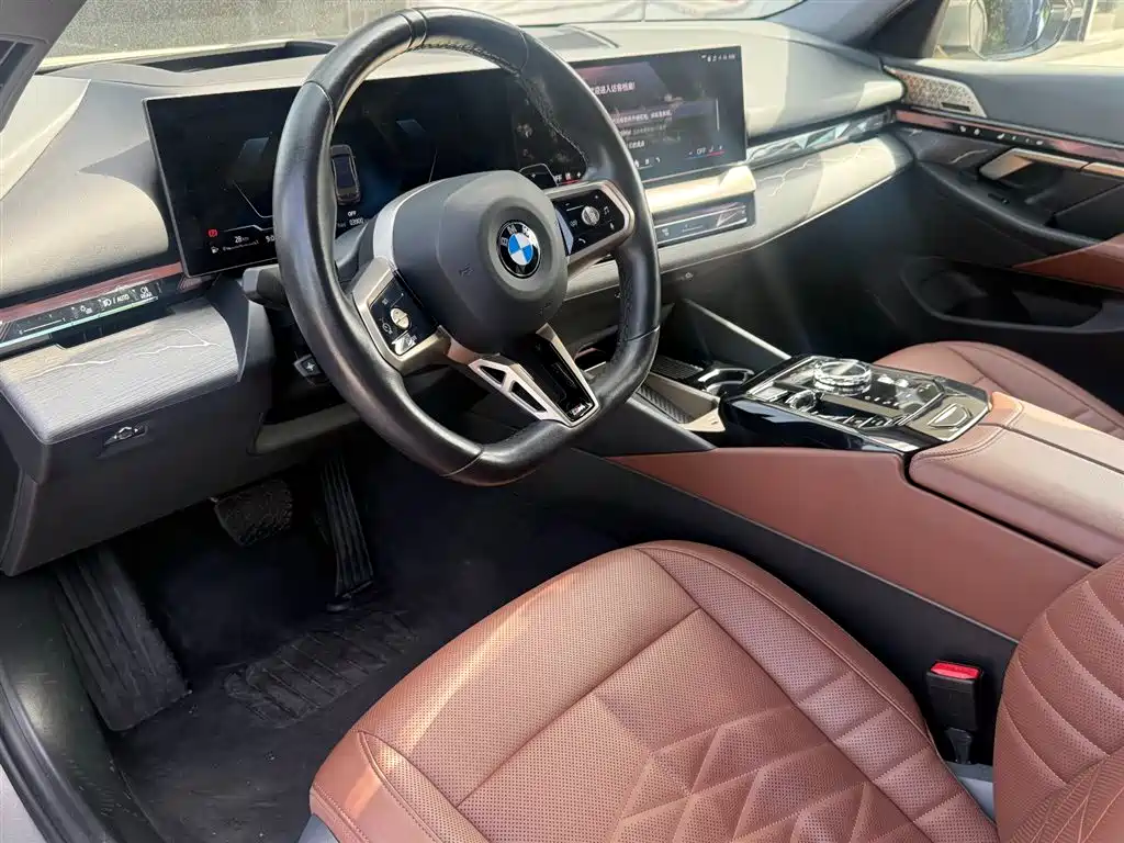 BMW 5 Series 2024 530Li Premium M Sport Package фото 15