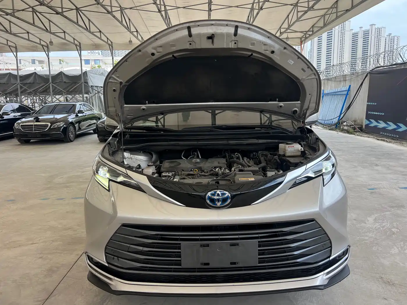 Toyota Sienna 2021 2.5L Hybrid Premium Edition фото 16