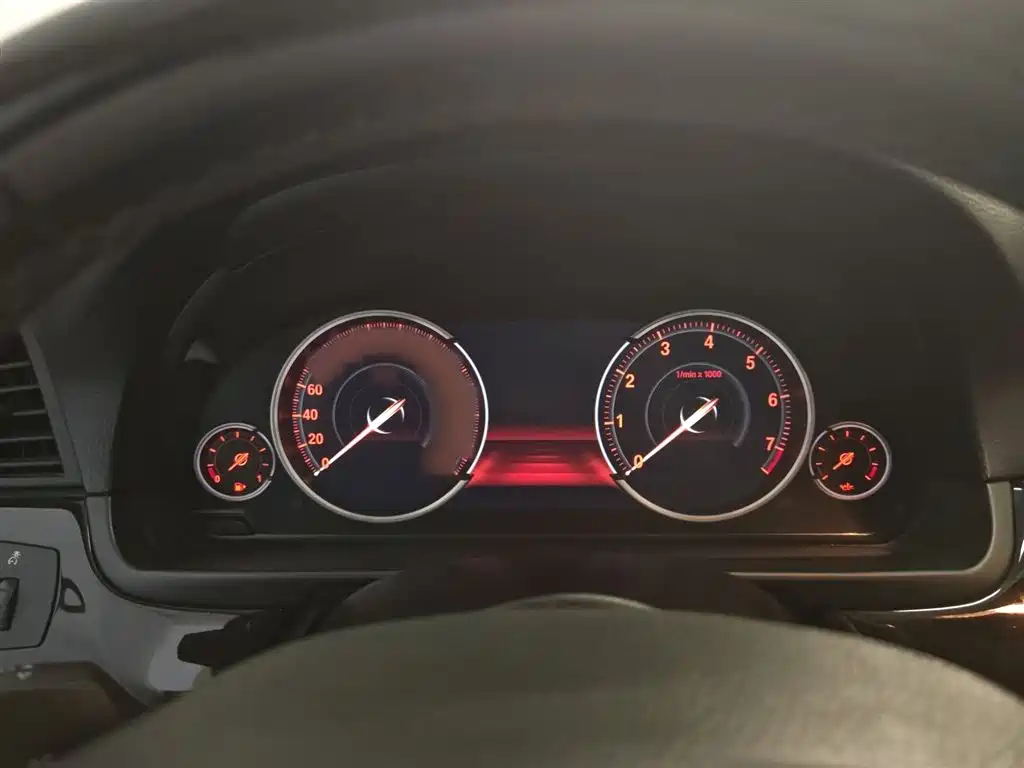 BMW 5 Series 2017 525Li Leading Edition фото 4