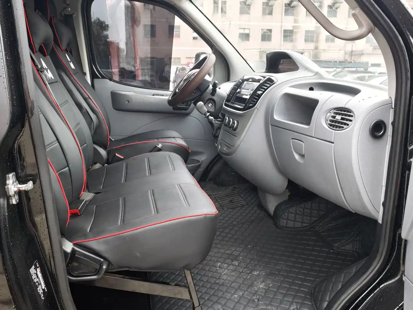 SAIC Maxus Xintu V80 2019 2.0T Plus AMT Aoyun Long Wheelbase Medium Roof 7-seater фото 9