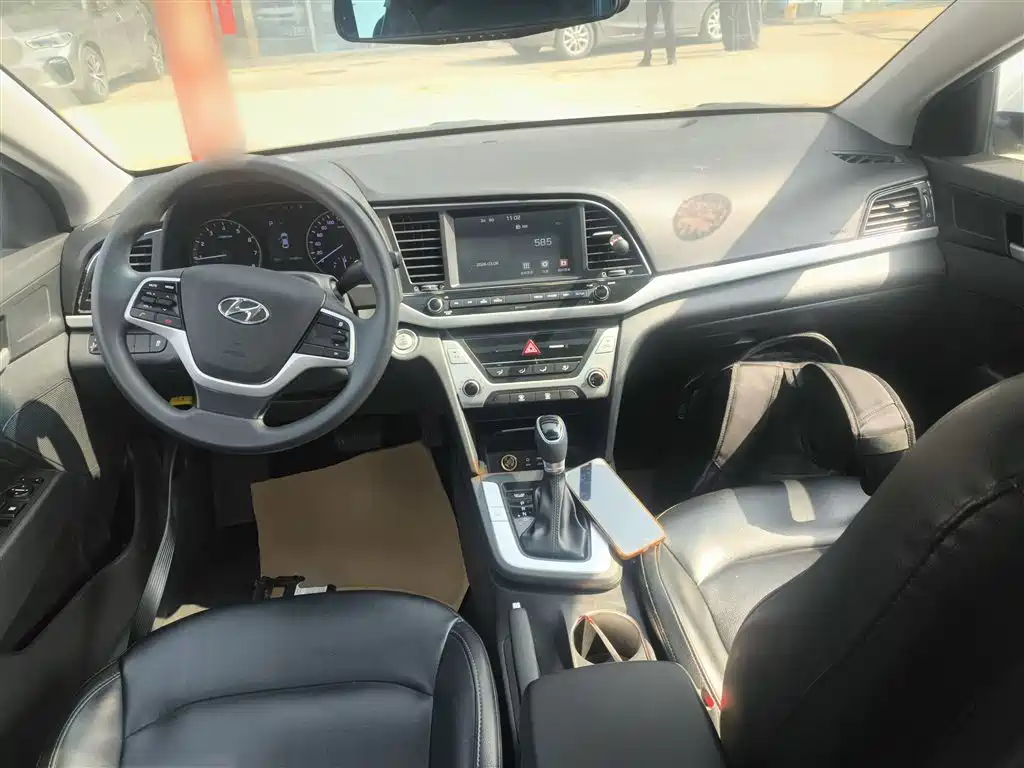 Hyundai Elantra 2016 Model 1.6L Automatic Smart Elite фото 5