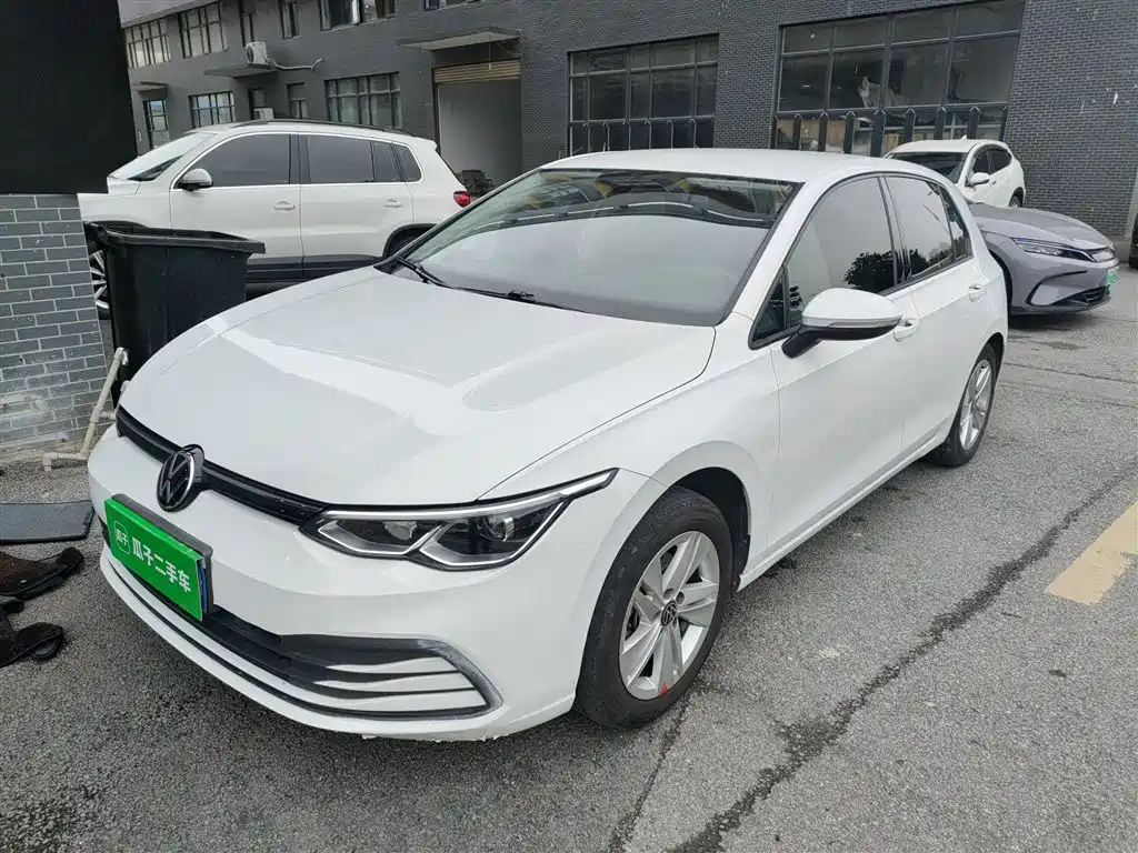 Volkswagen Golf 2023 Model 200TSI DSG фото 2