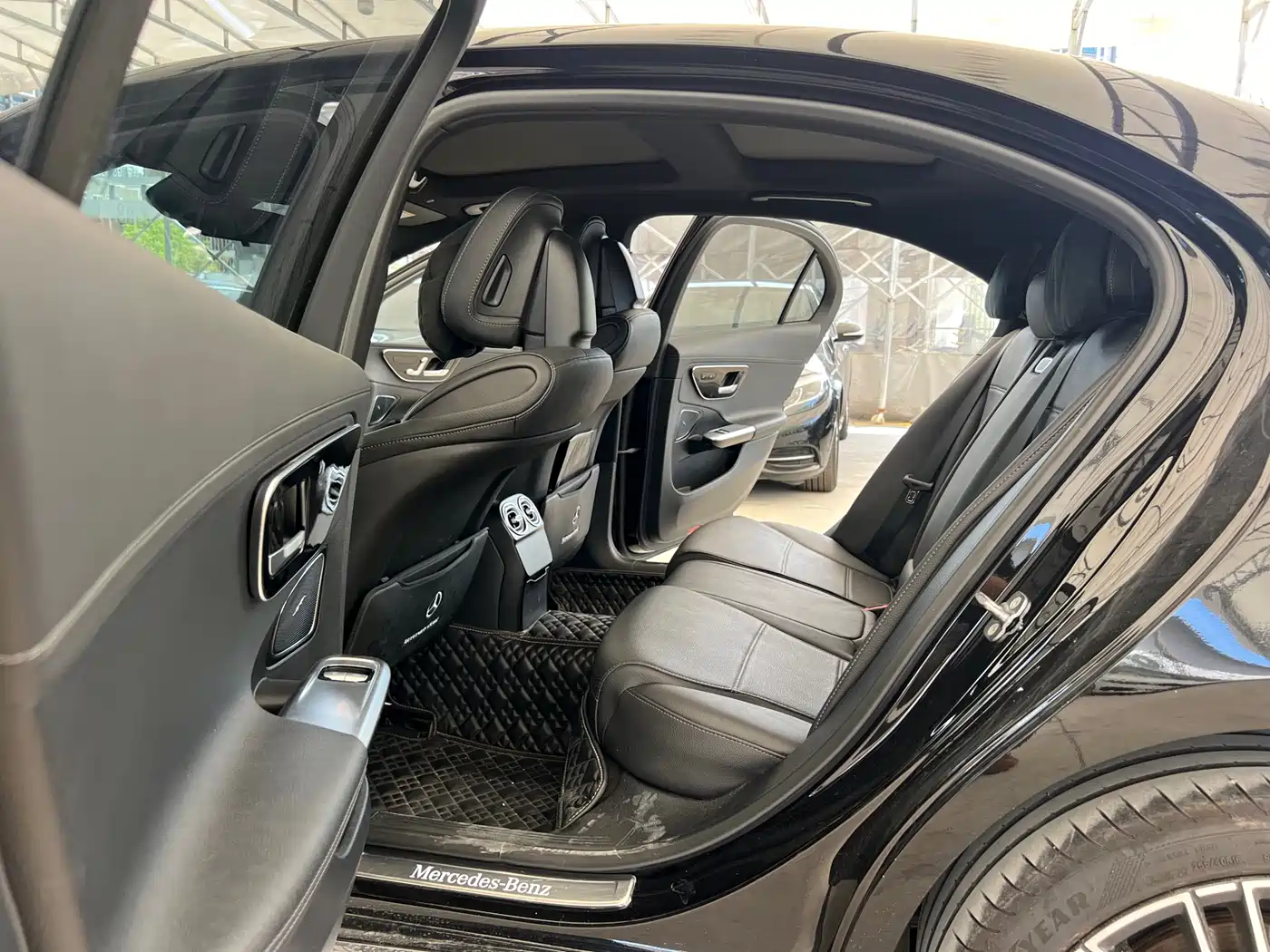 Mercedes-Benz C-Class 2024 Facelift III C 260 L Night Sport Edition фото 17