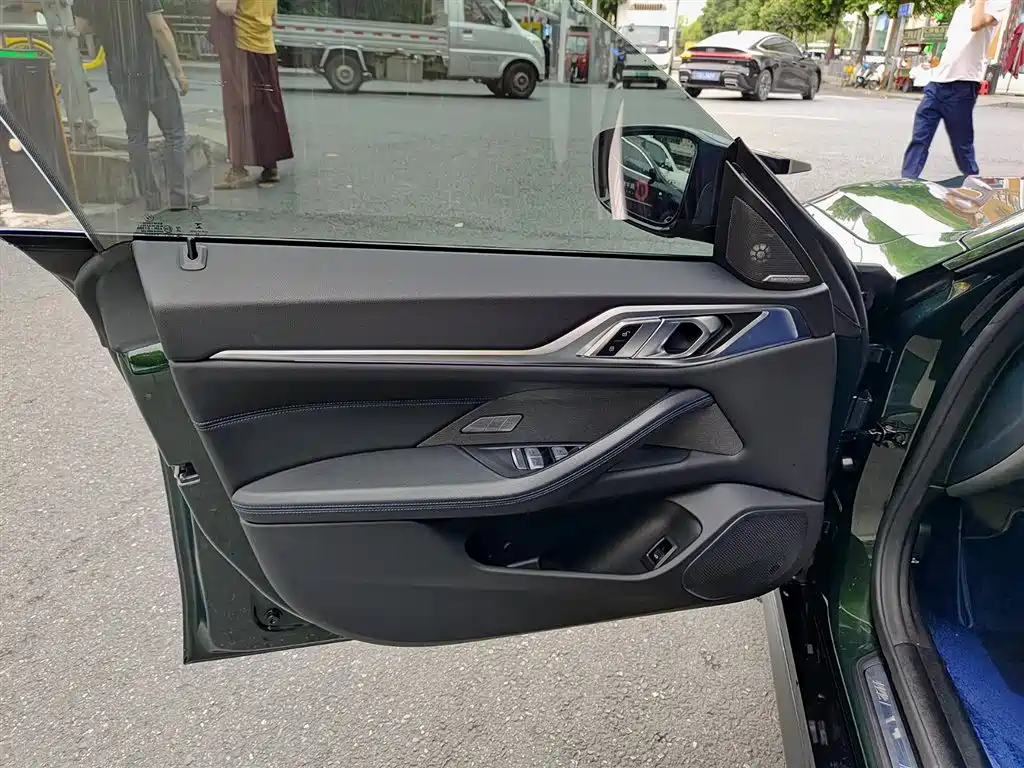 BMW i4 2022 M50 фото 6