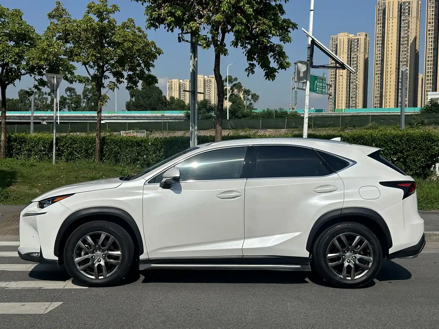 Lexus NX 2015 200t AWD F Sport фото 3