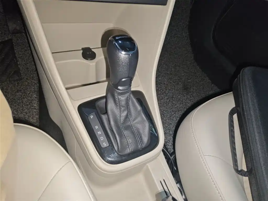 Škoda Rapid 2016 1.6L Automatic Pioneer Edition фото 14