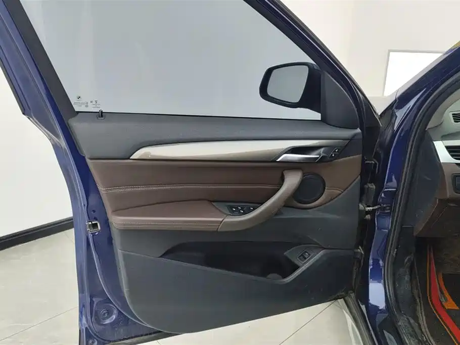 BMW X1 2019 sDrive18Li Premium Model фото 7