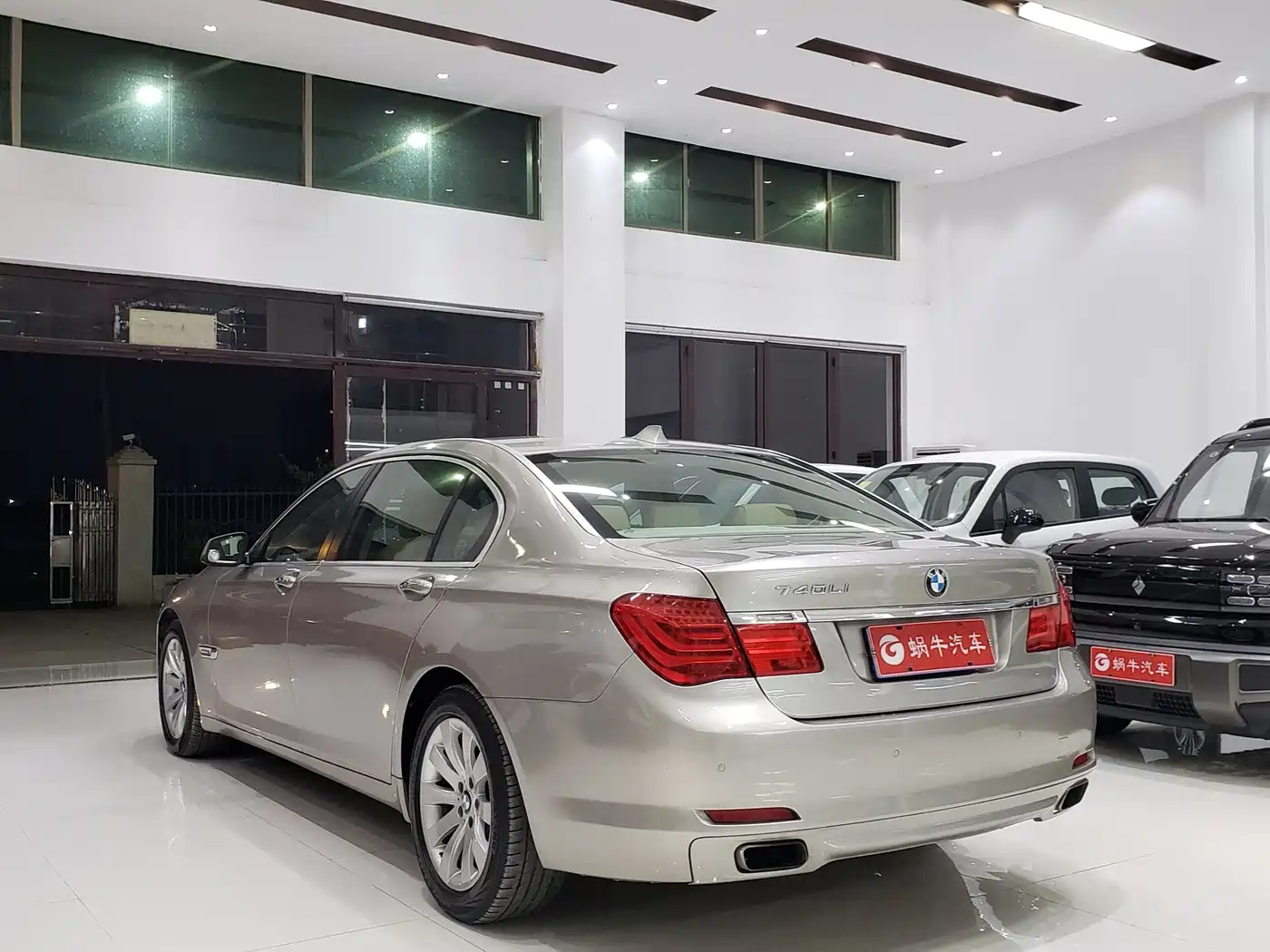 BMW 7 Series 2009 Model 740Li Leading Edition фото 13