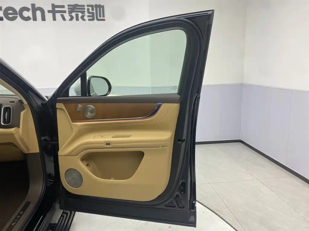 AITO Wenjie AITO M9 2025 Extended Range Ultra 52kWh 6-Seater фото 16