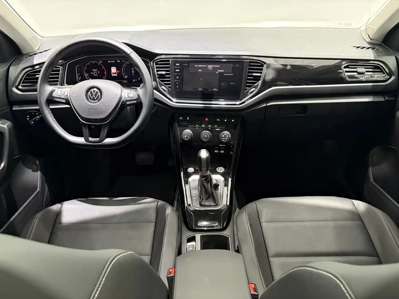 Фото 8 - Volkswagen T-ROC
