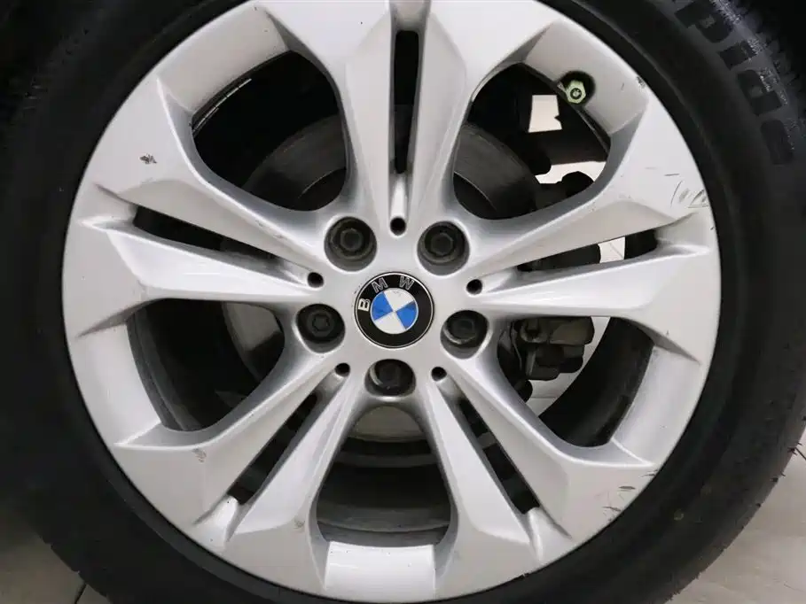BMW X1 2016 sDrive18Li Premium Model фото 18