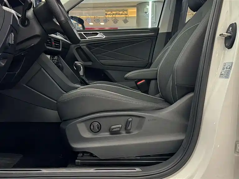 Volkswagen Tiguan L 2022 380TSI Automatic 4WD R-Line Cross Edition 7-Seater фото 7