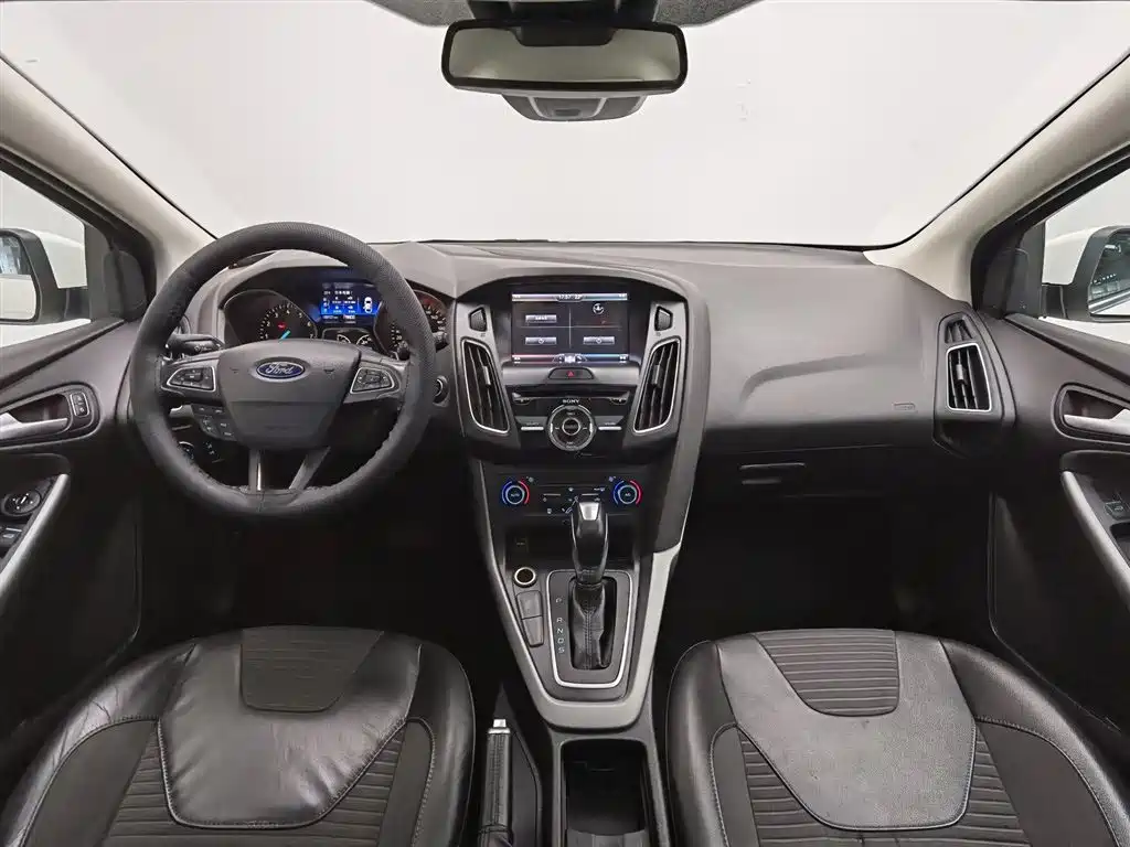 Ford Focus 2015 Hatchback EcoBoost 180 Automatic Sport фото 5