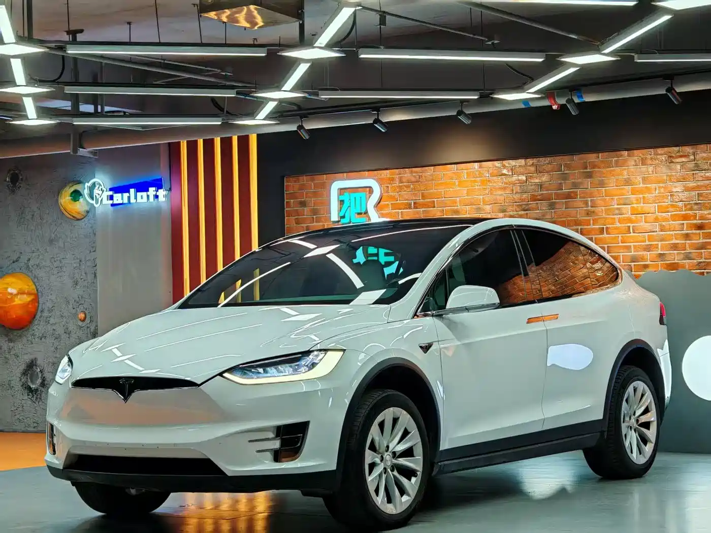 TESLA MODEL X
