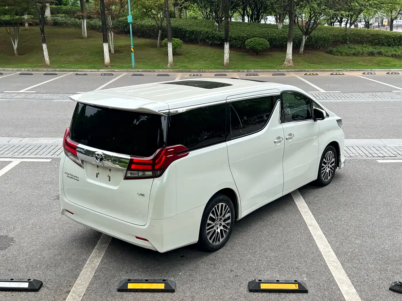 Toyota Alphard 2015 3.5L Premium Edition фото 6