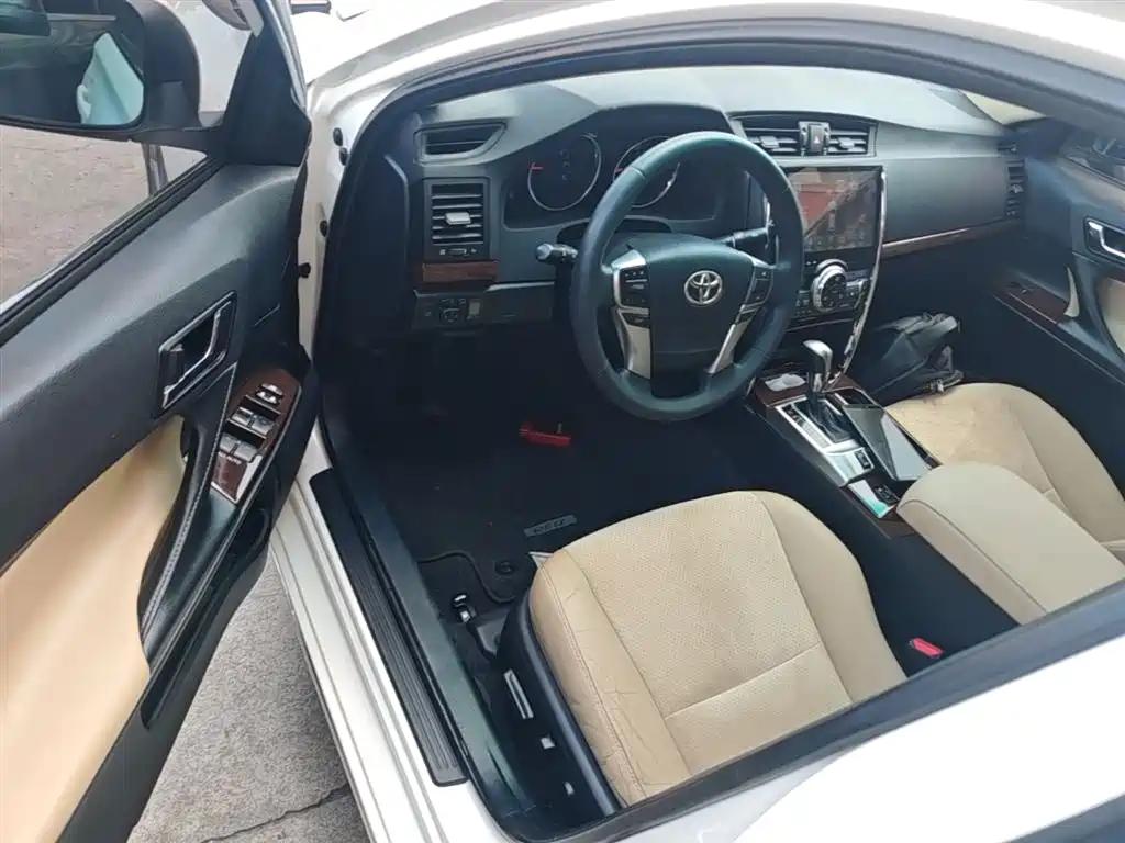 Toyota Reiz 2013 2.5V Premium Edition фото 16