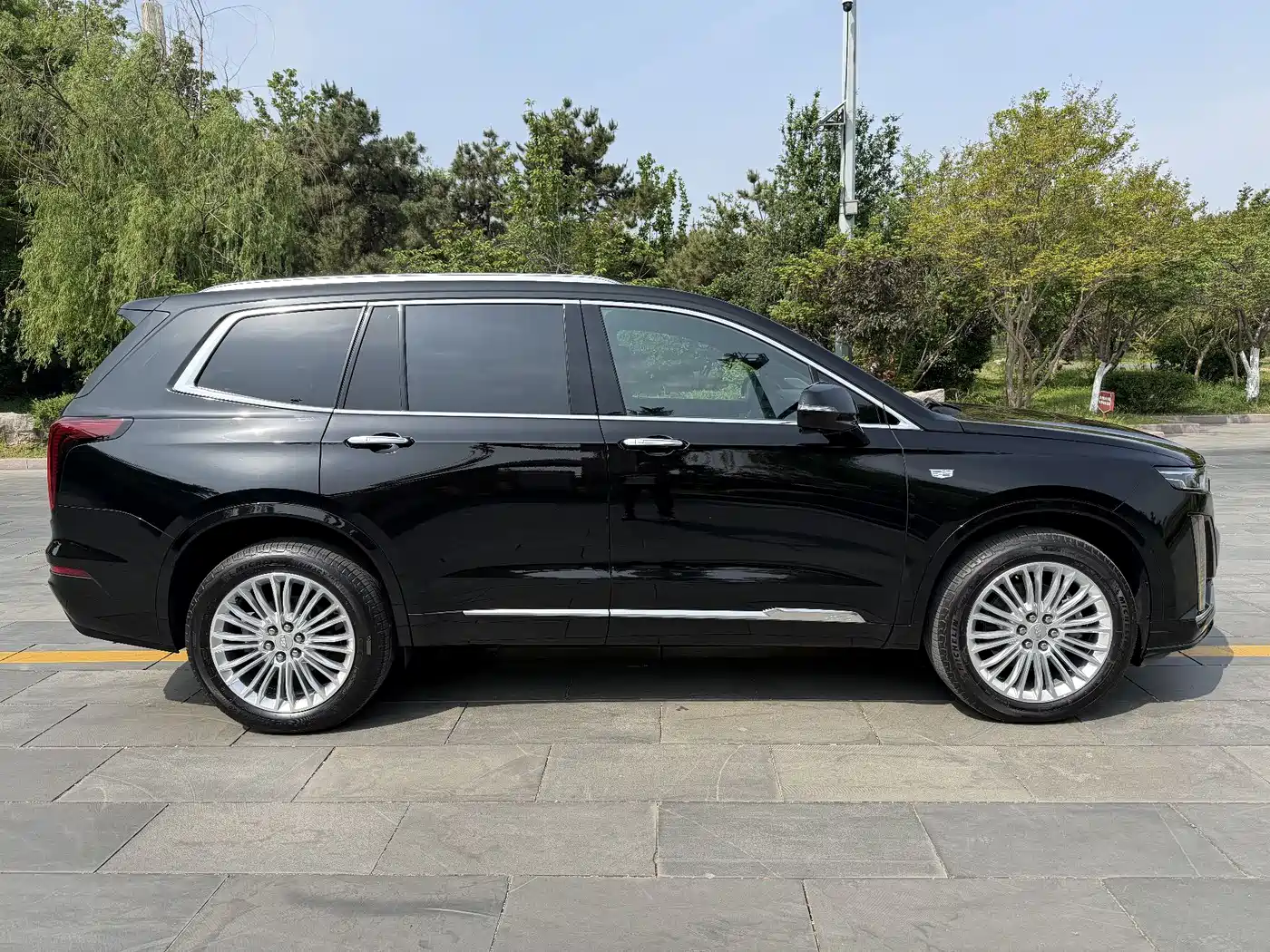 CADILLAC XT6