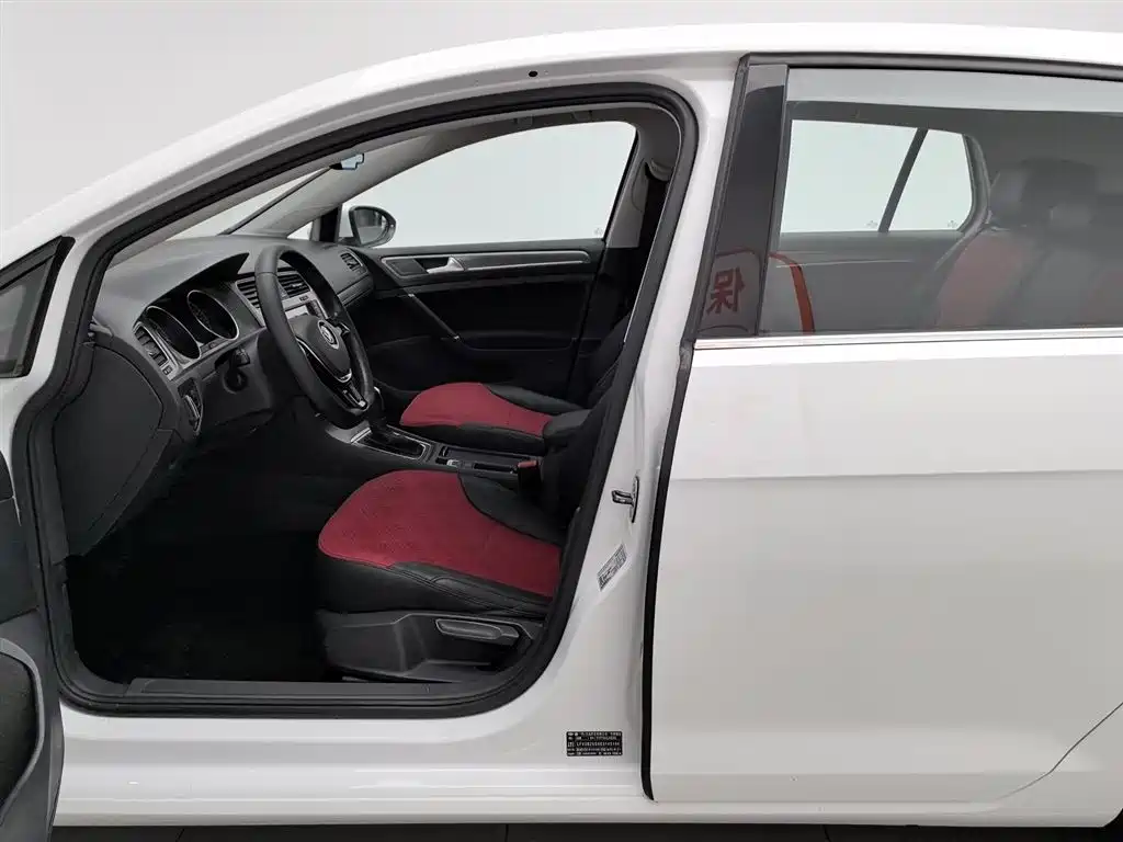 Volkswagen Golf 2015 1.6L Automatic Comfort фото 10