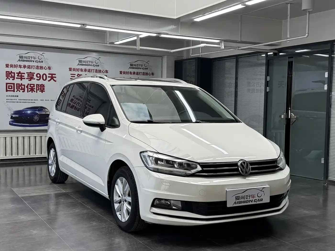 VOLKSWAGEN TOURAN