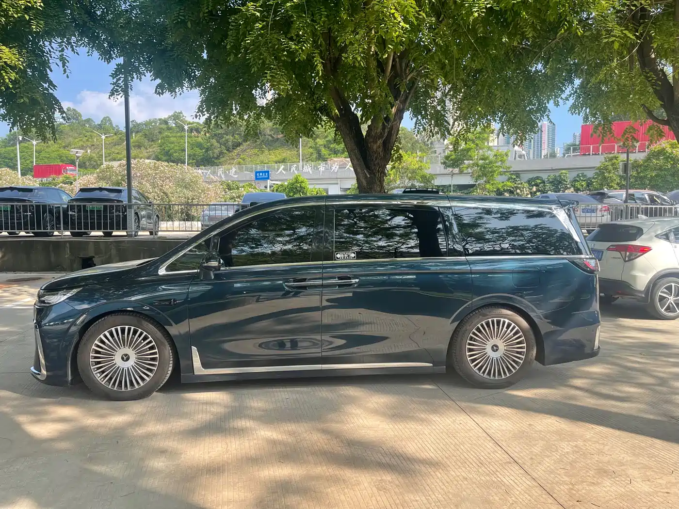Voyah Auto Voyah Dreamer 2025 PHEV AWD Flagship Qian Kun Edition фото 9