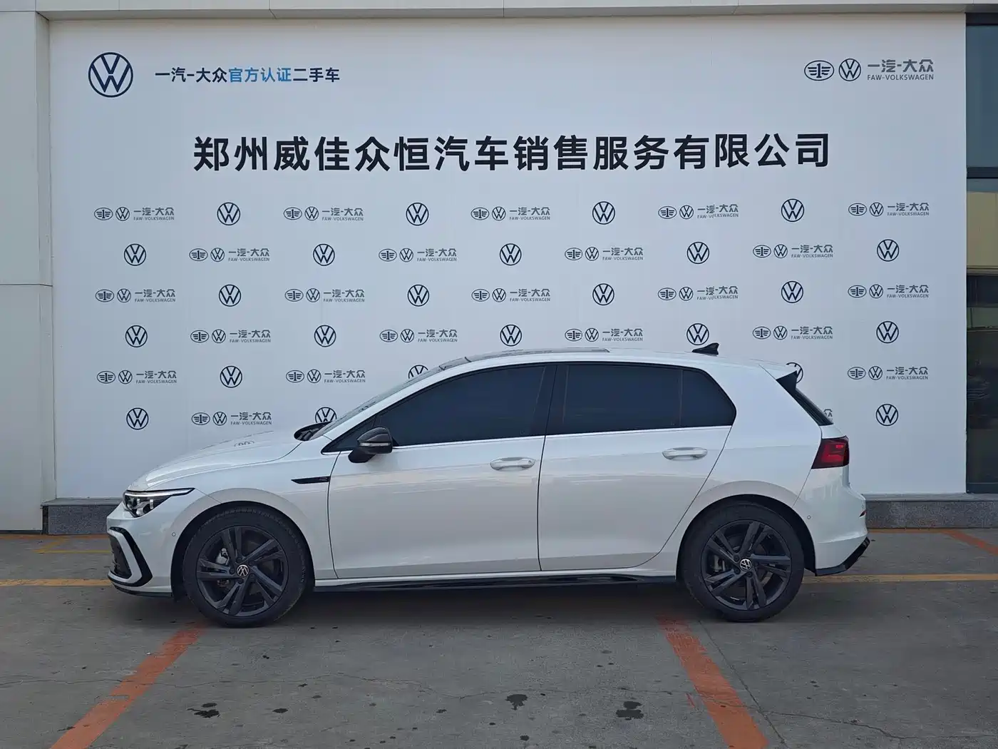 Volkswagen Golf 2023 280TSI DSG R-Line Lite фото 2