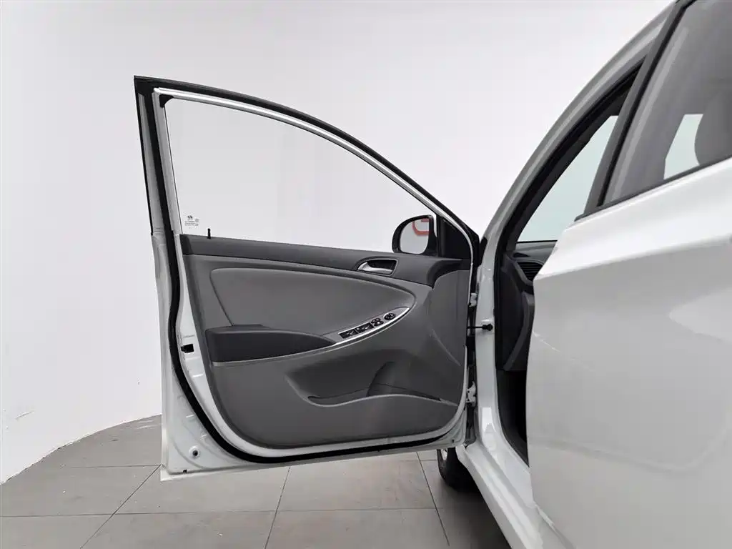 Hyundai Verna 2016 1.4L Automatic Smart GLS фото 8