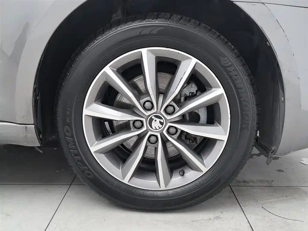 Škoda Octavia 2017 1.6L Automatic Pioneer Edition фото 17