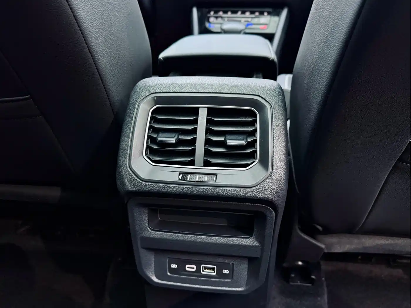 Volkswagen Tiguan L 2024 330TSI Automatic 2WD R-Line Premium Enjoyment Edition фото 18