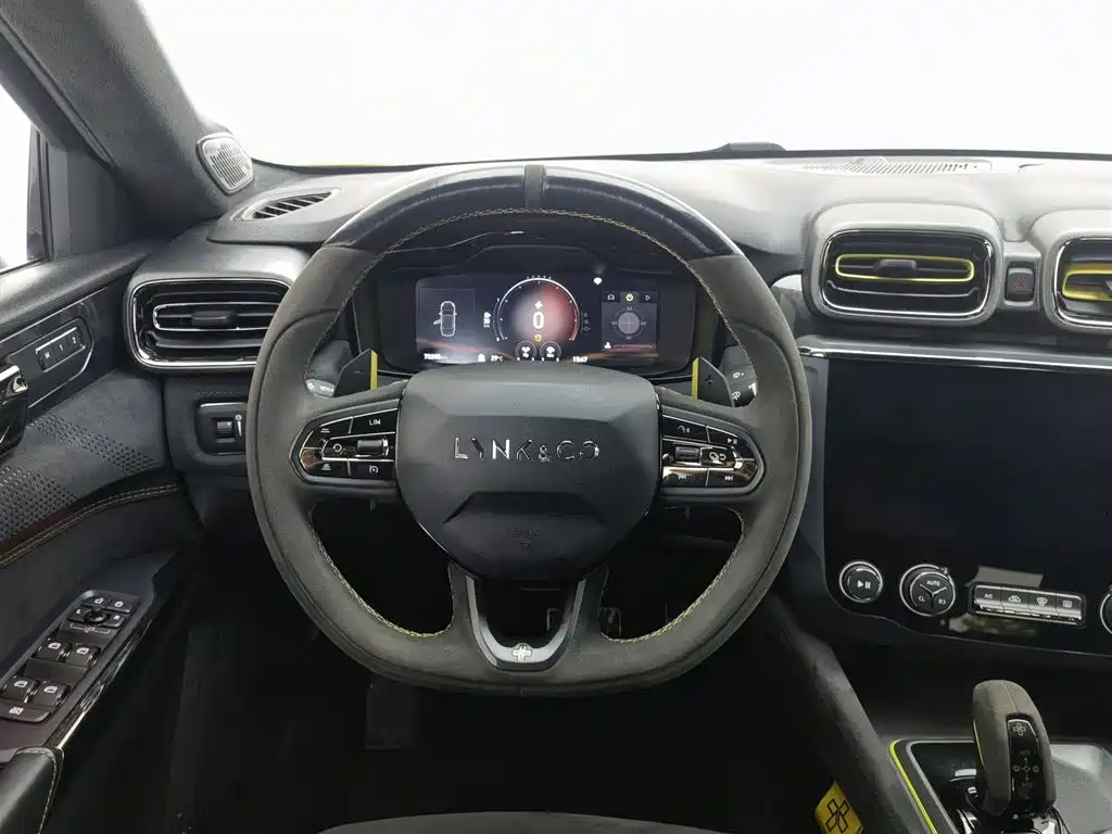 Lynk & Co 03 2021 03+ 2.0TD Auto Wind Rider Edition фото 11